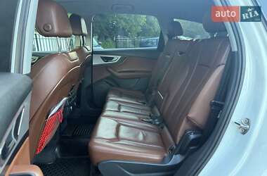 Внедорожник / Кроссовер Audi Q7 2015 в 