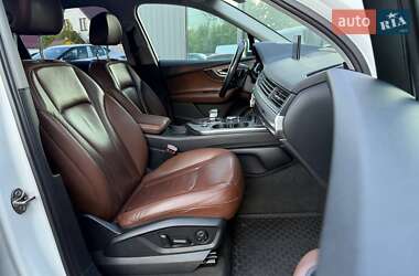 Внедорожник / Кроссовер Audi Q7 2015 в 
