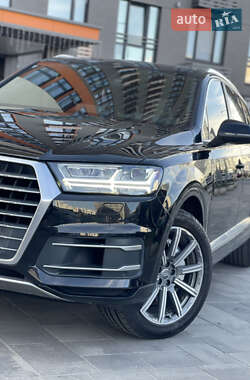 Внедорожник / Кроссовер Audi Q7 2017 в 