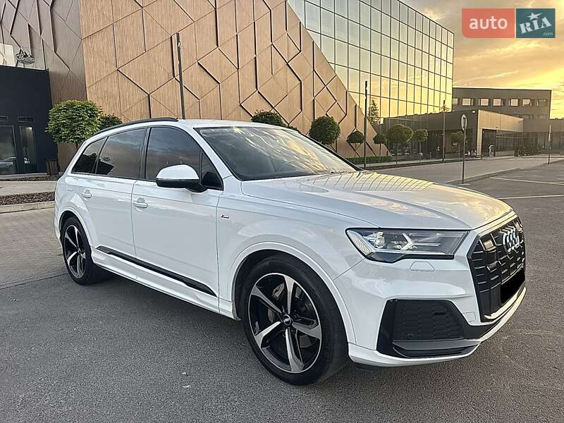 Позашляховик / Кросовер Audi Q7 2020 в Ужгороді