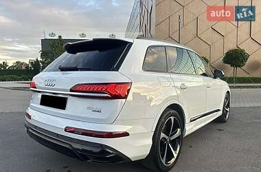 Позашляховик / Кросовер Audi Q7 2020 в 