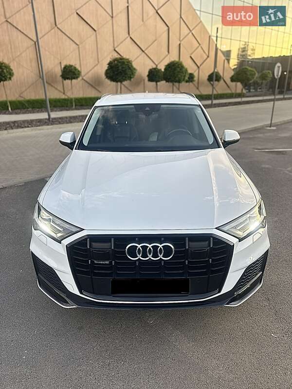 Позашляховик / Кросовер Audi Q7 2020 в Ужгороді