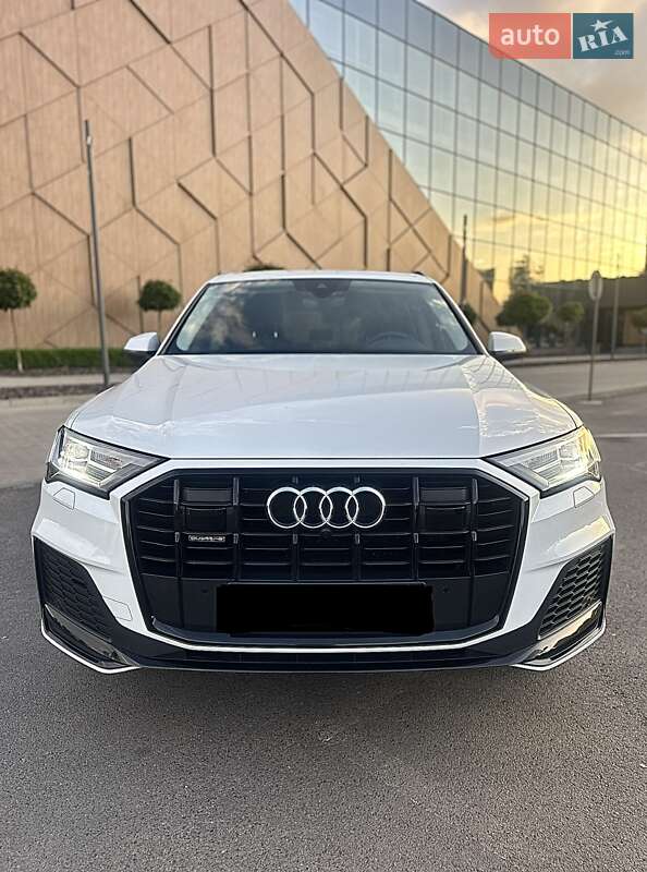 Позашляховик / Кросовер Audi Q7 2020 в Ужгороді