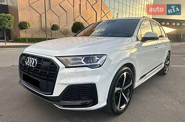 Позашляховик / Кросовер Audi Q7 2020 в 