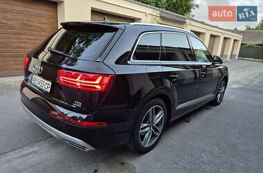 Позашляховик / Кросовер Audi Q7 2017 в 