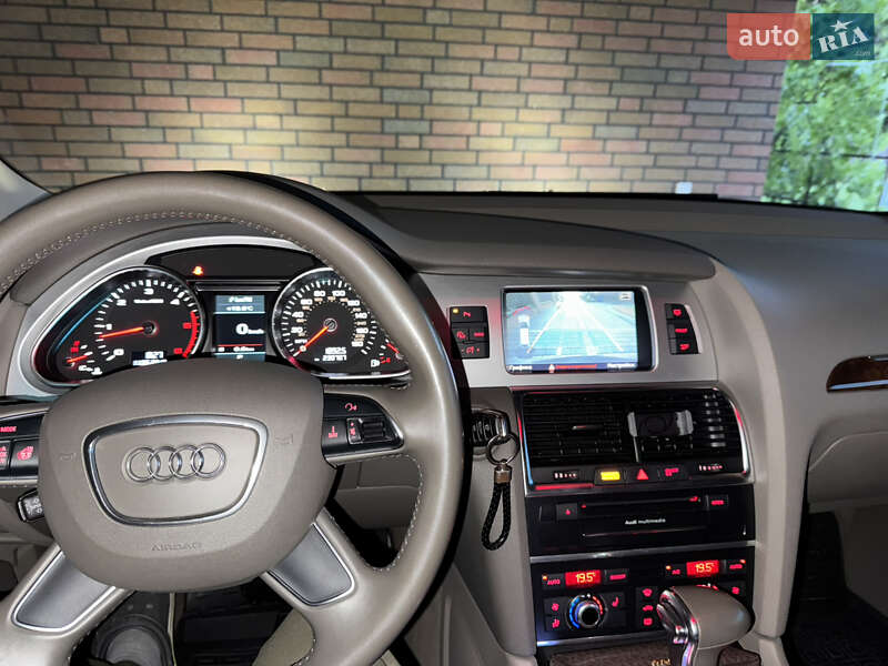 Позашляховик / Кросовер Audi Q7 2013 в Луцьку