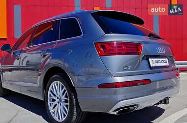 Внедорожник / Кроссовер Audi Q7 2017 в 