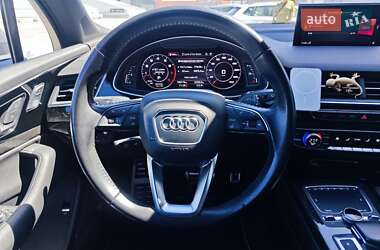Внедорожник / Кроссовер Audi Q7 2017 в 