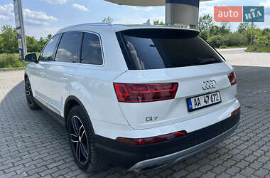 Внедорожник / Кроссовер Audi Q7 2015 в 