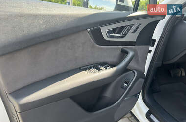 Внедорожник / Кроссовер Audi Q7 2015 в 