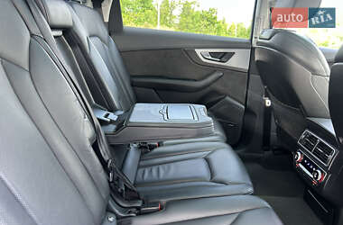 Внедорожник / Кроссовер Audi Q7 2015 в 