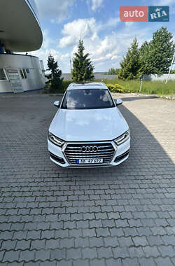 Внедорожник / Кроссовер Audi Q7 2015 в 