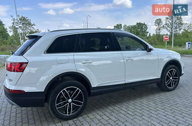 Внедорожник / Кроссовер Audi Q7 2015 в 