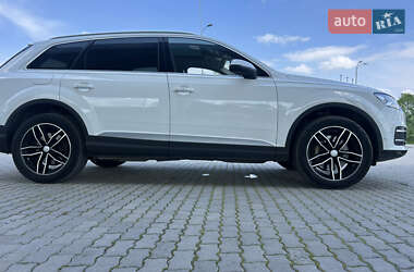 Внедорожник / Кроссовер Audi Q7 2015 в 