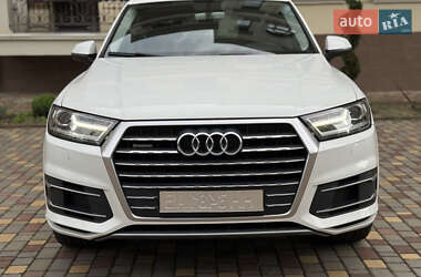 Внедорожник / Кроссовер Audi Q7 2015 в 