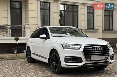 Внедорожник / Кроссовер Audi Q7 2015 в 
