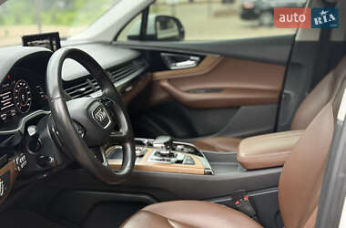 Внедорожник / Кроссовер Audi Q7 2015 в 