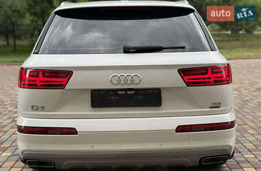 Внедорожник / Кроссовер Audi Q7 2015 в 