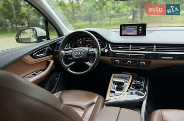 Внедорожник / Кроссовер Audi Q7 2015 в 