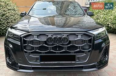 Внедорожник / Кроссовер Audi Q7 2024 в 