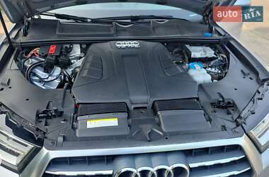 Внедорожник / Кроссовер Audi Q7 2017 в 