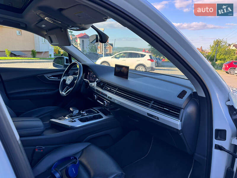 Внедорожник / Кроссовер Audi Q7 2018 в Черновцах