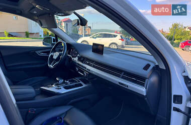 Позашляховик / Кросовер Audi Q7 2018 в 