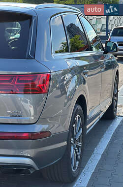Внедорожник / Кроссовер Audi Q7 2015 в 