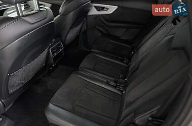Позашляховик / Кросовер Audi Q7 2021 в 