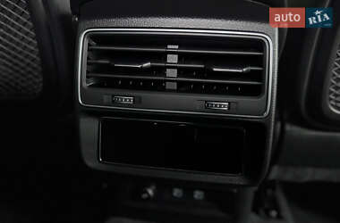 Позашляховик / Кросовер Audi Q7 2021 в 