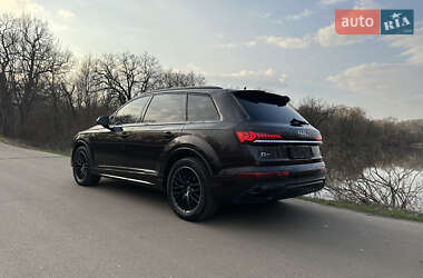 Позашляховик / Кросовер Audi Q7 2020 в 