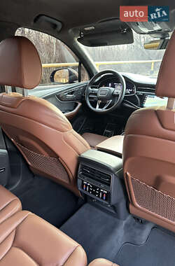 Позашляховик / Кросовер Audi Q7 2020 в 