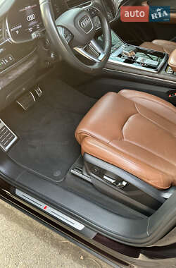 Позашляховик / Кросовер Audi Q7 2020 в 