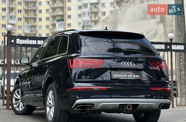 Внедорожник / Кроссовер Audi Q7 2017 в 