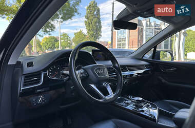 Внедорожник / Кроссовер Audi Q7 2017 в 