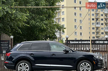 Внедорожник / Кроссовер Audi Q7 2017 в 