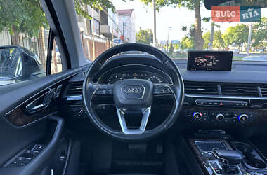 Внедорожник / Кроссовер Audi Q7 2017 в 