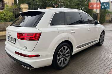 Внедорожник / Кроссовер Audi Q7 2015 в 
