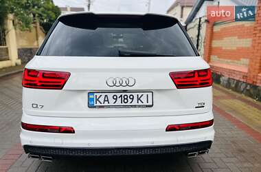 Внедорожник / Кроссовер Audi Q7 2015 в 
