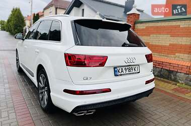 Внедорожник / Кроссовер Audi Q7 2015 в 