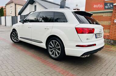 Внедорожник / Кроссовер Audi Q7 2015 в 
