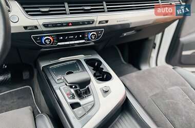 Внедорожник / Кроссовер Audi Q7 2015 в 