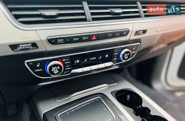 Внедорожник / Кроссовер Audi Q7 2015 в 