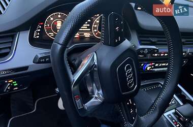 Внедорожник / Кроссовер Audi Q7 2015 в 