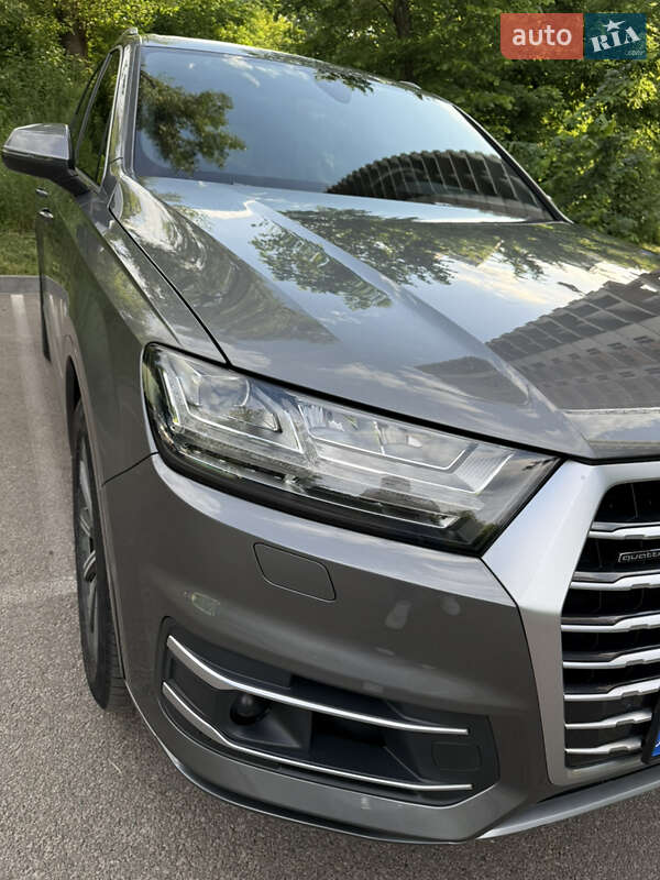 Позашляховик / Кросовер Audi Q7 2017 в Києві