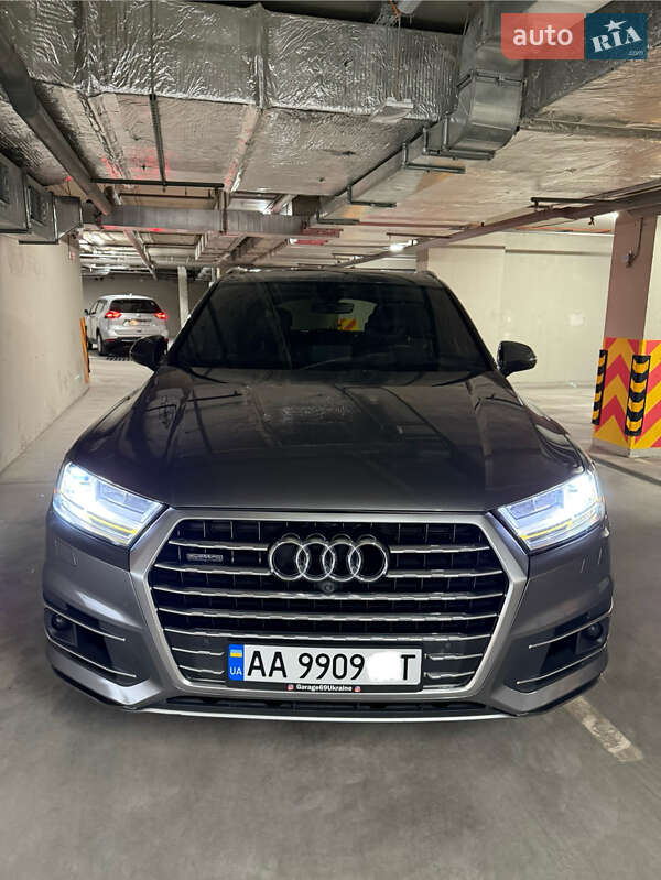 Внедорожник / Кроссовер Audi Q7 2017 в 