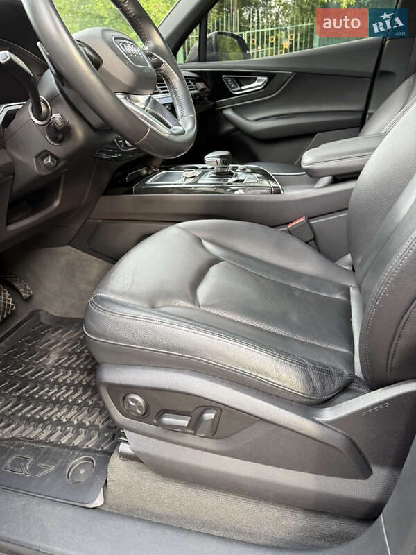 Позашляховик / Кросовер Audi Q7 2017 в Києві