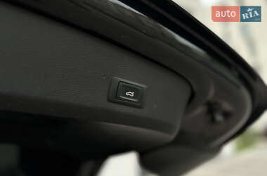 Позашляховик / Кросовер Audi Q7 2012 в 