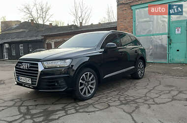 Внедорожник / Кроссовер Audi Q7 2017 в 