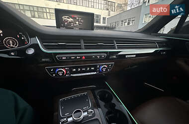Внедорожник / Кроссовер Audi Q7 2017 в 